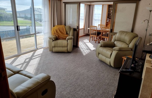 Bluff House | Blue view holiday home