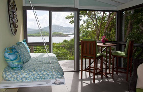 Estate Western Water Island Apartment | Blue Vista Too: Oceanfront Apartment, Central Location