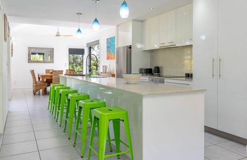 Elizabeth Beach House | Blue Water - between the Beach & the Lake