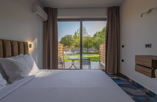 Pidima Kyras Hotel | Blue Water Resort