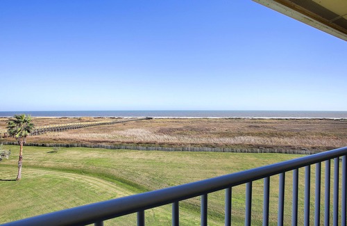 Red Fish Cove Condo | Blue Water View - Gorgeous Beachfront View - Brand New Elevator