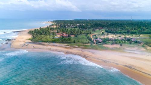 Pottuvil Hotel | Blue Waters