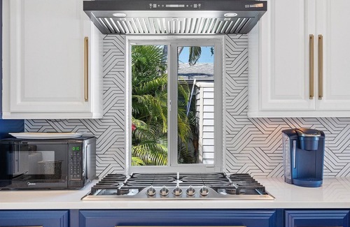 Royal Poinciana House | Blue Wave Retreat At Hollywood Beach 3 Bedroom Home