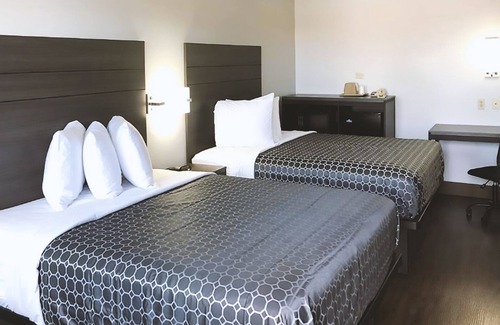 San Antonio Hotel | Blue Way Inn By Jasper Near Frost Bank Center - 2 Queen Bed Non Smoking