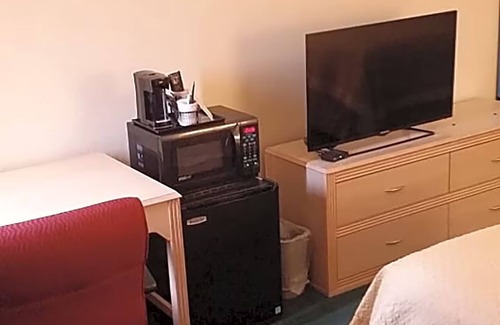 La Crosse Hotel | Blue Way Inn La Crosse Extended Stay - Standard 1 King Bed Non Smoking