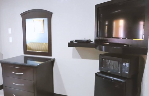 Greater Greenspoint House | Blue Way Inn & Suites Houston- 1 King Bed Smoking