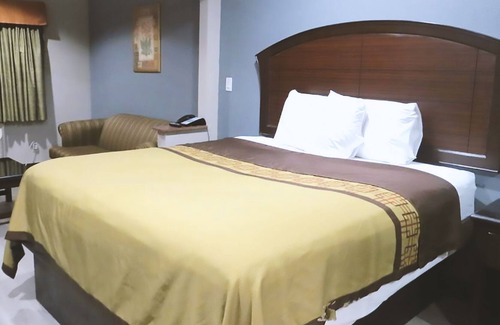 Greater Greenspoint House | Blue Way Inn & Suites Houston- 1 King Bed Smoking