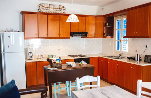 Galini House | Blue&White: An Absolut Aegean dream house-relax and unwind!