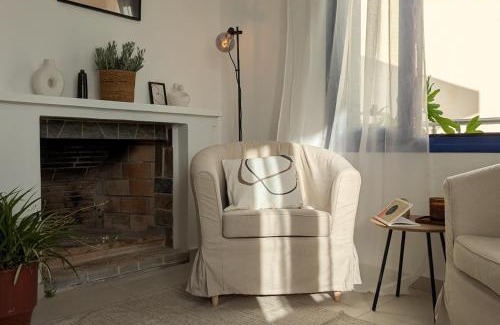 Tourloti House | Blue White House
