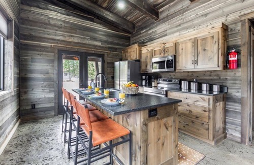 Last Chance House | Blue wing Oasis/Cozy Cabin/World class Fishing/Fire pit/BBQ