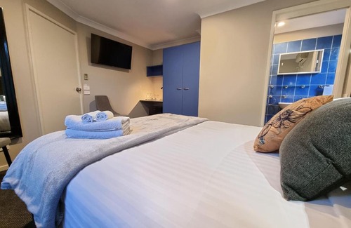 Waratah West Cabin | Blue Wren Lodge Waratah