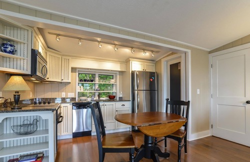 Saugatuck Cottage | Blue Zen - Two Bedroom Cottage, Sleeps 4