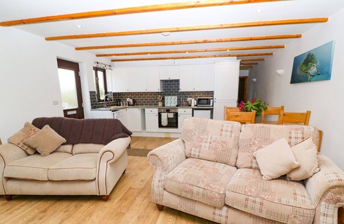 Rosudgeon House | BLUEBELL BARN, pet friendly, character holiday cottage in Rosudgeon