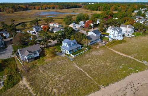 Biddeford Pool House | Bluebell Cottage Beachfront Vacation