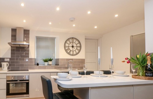 New Mills Cottage | BLUEBELL COTTAGE, family friendly, with a garden in New Mills