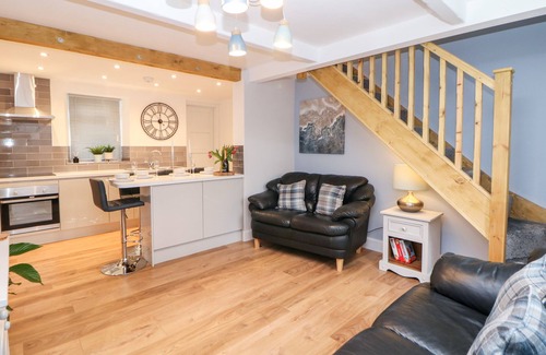 New Mills Cottage | BLUEBELL COTTAGE, family friendly, with a garden in New Mills