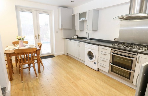 Selby Cottage | BLUEBELL COTTAGE, pet friendly, with a garden in Brayton