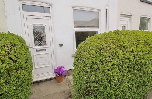 Selby Cottage | BLUEBELL COTTAGE, pet friendly, with a garden in Brayton