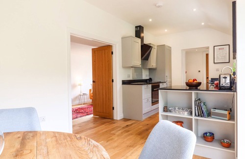 Mary Tavy Cottage | BLUEBELL COTTAGE, pet friendly, with a garden in Mary Tavy