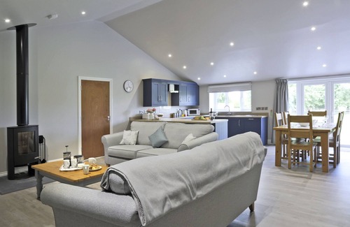 Beccles House | Bluebell Cottage - Three Bedroom House, Sleeps 6