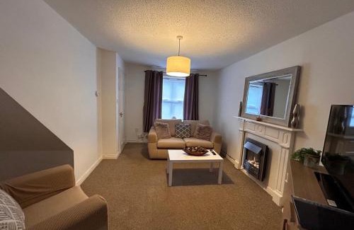 Scunthorpe House | Bluebell House 2 bedroom with parking and garden