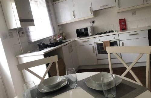 Scunthorpe House | Bluebell House 2 bedroom with parking and garden