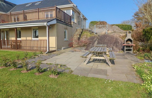 Ballydehob Cottage | BLUEBELL HOUSE AND GARDENS, pet friendly in Ballydehob, County Cork