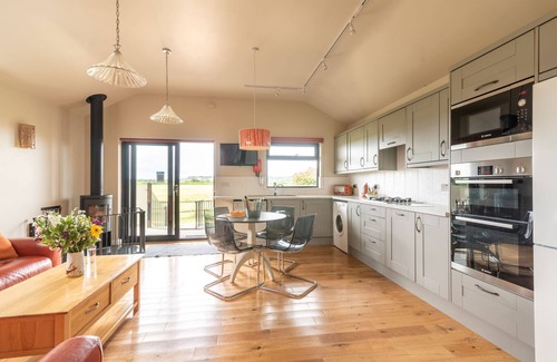Cheddar Cabin | Bluebell Lodge - Sleeps 4/5 with Private Hot Tub