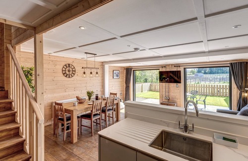 Wallingford Cabin | Bluebell Lodge | The Ridgeway Holiday Let | 3 Beds & Sleeps 6