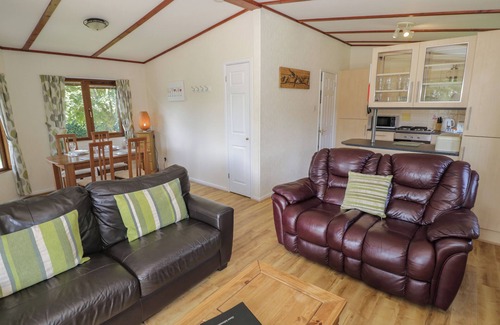 Eardisland Cottage | BLUEBELL, pet friendly, with a garden in Eardisland