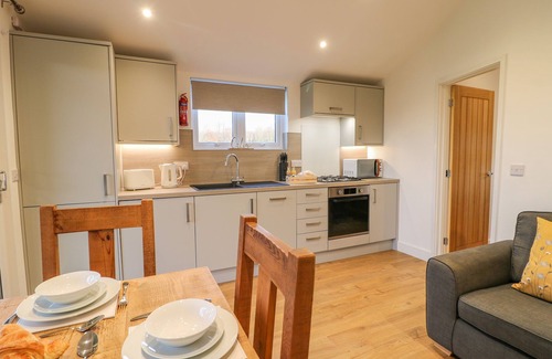 Swadlincote Cottage | BLUEBELL, romantic, with hot tub in Donisthorpe