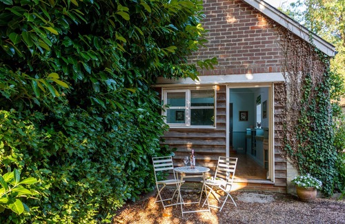 Saxmundham Cottage | Bluebell Studio - sleeps 2 guests in 0 bedrooms