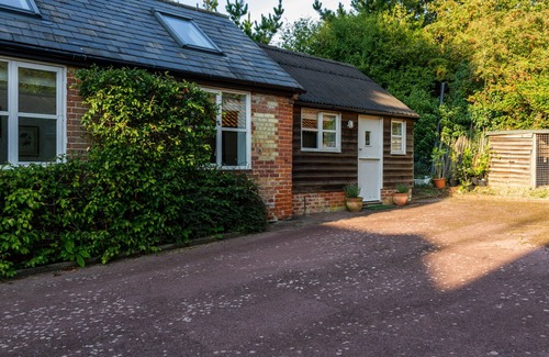 Saxmundham Cottage | Bluebell Studio - sleeps 2 guests in 0 bedrooms
