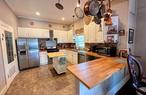 Taylor House | Blueberry Bungalow in Taylor TX