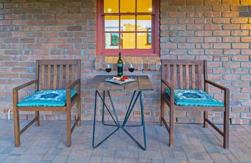 Pages Flat Apartment | Blueberry Farm Cottage