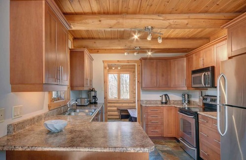 Labelle Ski Chalet | Blueberry Lake Resort Cottage - Lake - Pool- Tennis- Volleyball
