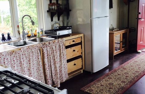 Albas Cottage | Blueberry Springs on Shuswap Lake.