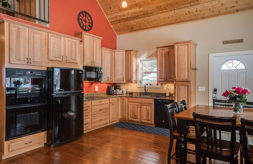 Ardenvoir House | Bluebird Corner - Family Friendly Cabin