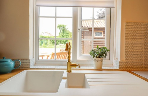 Bury St Edmunds Cottage | Bluebird Cottage