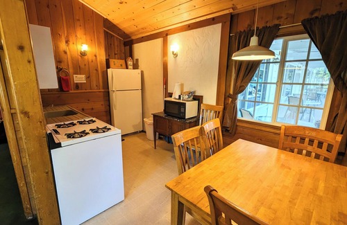 Idyllwild Cabin | Bluebird Cottage Inn