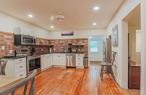 Roseland Cottage | Bluebird Cottage: Near 151 + Appalachian Trail