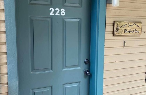 Ruidoso Condo | Bluebird Day (#228) S