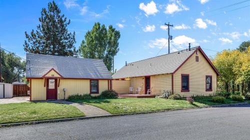 Old Bend House | Bluebird Day - Huckleberry Cottage