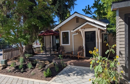 Old Bend House | Bluebird Day - River Gem Bungalow