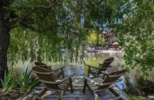 Old Bend House | Bluebird Day - River West