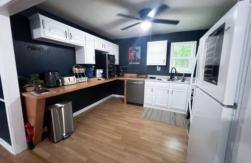 St. Robert House | Bluebird Liberty Cottage