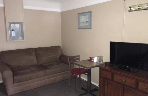 Port Alberni Hotel | Bluebird Motel