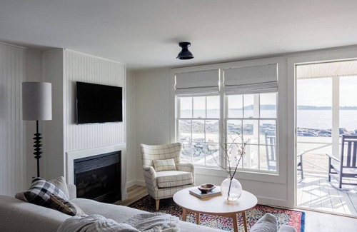 Ocean Point House | Bluebird Ocean Point | Sea Kist Oceanfront Cottage | Near Grimes Cove Beach