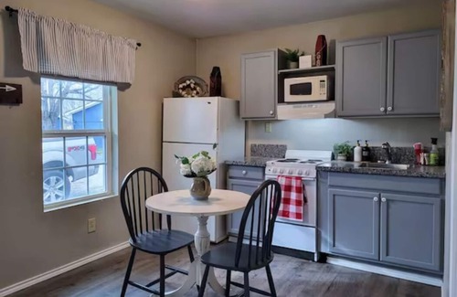 West Tawakoni Apartment | Bluebonnet Cottages by the Lake - Cabin 4