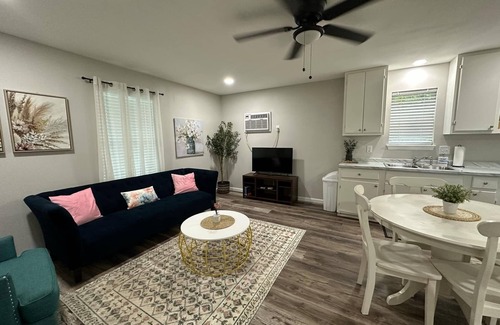 West Tawakoni House | Bluebonnet Cottages by the Lake - Cabin 8